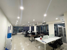 Cho thuê văn phòng ngõ 106 Hoàng Quốc Việt 75m2, ô tô đỗ cửa, lô góc, full view kính thoáng mát