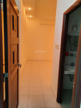 Bán nhà đẹp hẻm 5m thông Nguyễn Trãi và Trần Hưng Đạo, ô tô đến cửa, khu vực sầm uất an ninh tốt