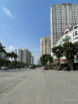 Cho thuê Shophouse mặt phố tại KĐT Văn Phú, DT 126m2, 7 tầng, MT 7m Giá 75tr/tháng LH: 0977 515 770