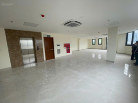 Cho thuê nhà mặt phố Phạm Văn Đồng diện tích 150m2x7 tầng MT 15m thông sàn đủ PCCC giá 145 tr