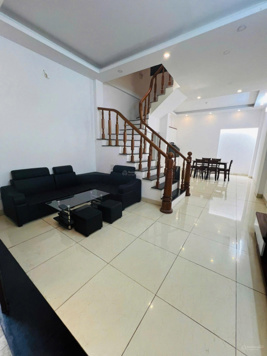 10 tỷ hơn 60m ô tô kinh doanh phố Sài Đồng Vũ Xuân Thiều .