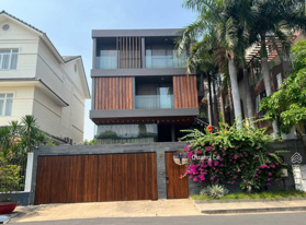 Siêu phẩm biệt thự đường Hoàng Hoa Thám, P13, Q. Tân Bình. DT 10x20m. 4 tầng mới đẹp, giá 23.5 tỷ