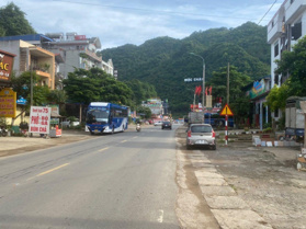 Gia đình cần bán lô đất DT 142,1m2 - 8m mặt đường QL6 tại thị trấn Nông Trường Mộc Châu Sơn La