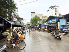 Cho thuê nhà 2 tầng tại cổng chợ Vân Canh, mặt đường 422B kinh doanh sầm uất. Có thể vừa ở vừa KD