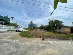 Đất 2 mặt tiền cạnh trường mầm non Quảng Long chính chủ cần bán, đường ô tô tránh nhau