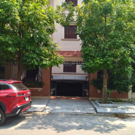 Cho thuê biệt thự khu đô thị Xa La, Hà Đông. 250m2, 4 tầng, 1 hầm, gần trường học. 40tr. 0963 596 146