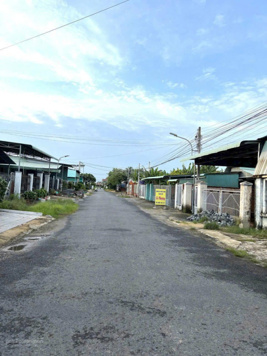 Bán ngộp vườn nhãn 2190m2 (50x48) phủ hồng thổ cư ngay DT784 đi vào 5p Nằm ngay trung tâm 3KCN Lớn