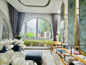 Chủ đi định cư giảm sốc 2.5 tỷ nhà 3 tầng, mặt tiền đường đối diện Vincom Thủ Đức, SD 150m2