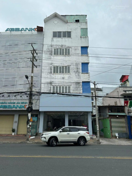 Cho thuê nhà mặt phố 72 Hà Hoàng Hổ, Long Xuyên, An Giang 80 triệu, mặt tiền 8m giá ưu đãi