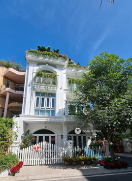 Biệt thự khu compound lớn nhất, đẹp nhất Lê Văn Sỹ. DT: 8*25m. KC: Hầm - 3 lầu, đẹp lung linh