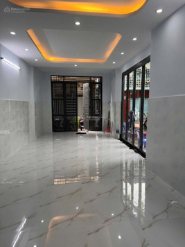 Căn góc 2 mặt tiền nở hậu 46,5m2 nhà mới sửa sang chỉ dọn về ở, hẻm rộng xe hơi nhỏ thông các hướng