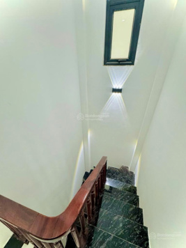 Nhà mới - thang máy - trung tâm Bách - Kinh - Xây