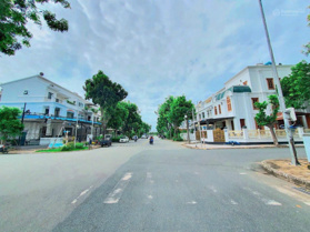 Biệt thự Mỹ Giang góc 2 mặt tiền đường đường N - Phú Mỹ Hưng giá 75 tỷ. Em Trúc 0914 631 379