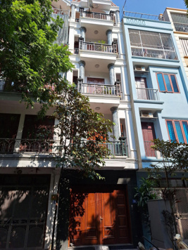 Phân lô Bộ Công An-Đặng Vũ Hỷ Long biên-Dân xây-Vỉa hè, ô tô tránh-Kinh doanh-Trung tâm hành chính