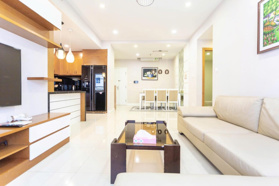 Bán căn hộ chung cư 2PN, 2WC, 99m2, 6,1 tỷ sổ hồng sẳn tại Sunrise City Central, Q7, HCM