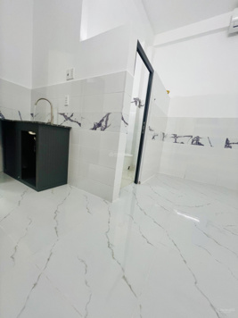 Bán toà nhà CHDV 9 phòng mới full nội thất, đối diệ Etown Cộng Hoà, 70m2, 7.5 tỷ.