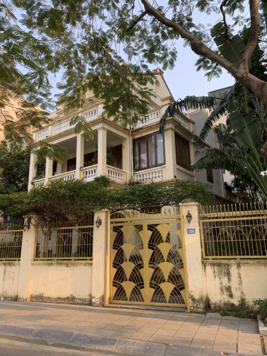 Cho thuê Nhà đẹp tại Phố Láng Hạ, 45 triệu, 160 m2 thông sàn, đỗ xe thoải mái ..