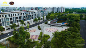 CC sang châu ÂU định cư bán một lô đất sẵn nhà 3.5 tầng view công viên tại KĐT Vườn Sen