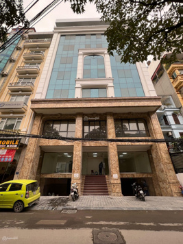 Chính chủ cần cho thuê nhanh nhà căn góc phố Hoàng Quốc Việt - Võ Chí Công - Cầu Giấy thang máy đủ