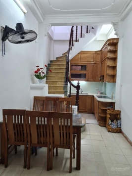 Chính chủ cho thuê nhà ngõ 324 đường Thụy Khuê Tây Hồ, đầy đủ đồ, an ninh tốt, sổ đỏ sang tên ngay