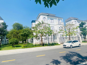 Chính chủ thiện chí bán căn BT đơn lập mặt hồ DT 290m Vinhomes Green Villas giá tốt nhất thị trường