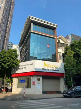 Cho thuê nhà mới xây sát A10 Nam Trung Yên, 85m2 x 4 tầng, MT 6m, thông sàn, có thang máy 45tr