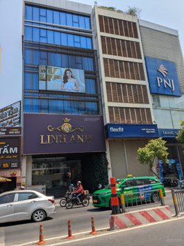 Bán Gấp Nhà Mặt Tiền Phan Đăng Lưu. Phú Nhuận. 9x21m. 4 Tầng. HĐT 180 triệu. Giá 32 tỷ