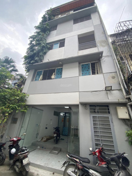Anh họ e có cái nhà cho thuê làm văn phòng ở Lạc Trung cần tìm khách mới, 100m2*5 tầng