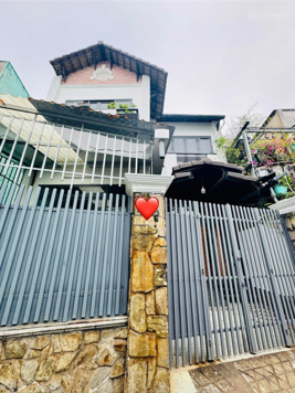 HOT: Nhà hẻm Nguyễn Hữu Cảnh, giáp Q1, 16,5 triệu/tháng, 127m2, 3PN, 4WC, sân vườn chính chủ