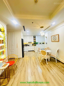 Căn hộ hiện đại, 2 phòng ngủ, ban công 20m2 ở Park Hill - Times City cho thuê. Căn đặc biệt nhất