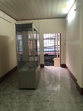Cho thuê nhà nguyên căn CMT8 Q3 40m2, hẻm thông 3m đối diện chợ Hòa Hưng cách 40m, 10 tr/th