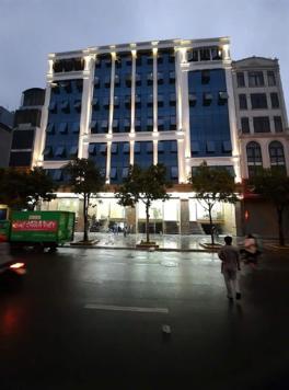 Building Trần Vỹ Mai Dịch 135m2 9 tầng mt 6,5m giá 78 tỷ