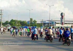 Bán 3 sổ (15x50=768m2. Giá 270triệu/) MT QL13 chợ TTT xã vào 3 phút, đã lên hết thổ cư, sổ riêng