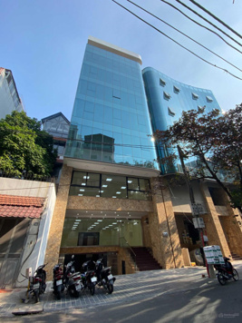 Chính chủ bán nhà mặt phố Hoàng Ngân, diện tích 222m2, mặt tiền 10m, giá 128 tỷ