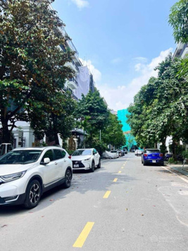 Bán gấp mảnh đất 290m, MT 35m, mặt phố Hồng Tiến, KD, toà văn phòng, giá 380 triệu/m2, 0962 015 528