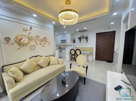 Bán căn hộ 2 ngủ 2 WC view thành phố full nội thất Vinhomes Dcapital, giá tốt chỉ 6.3 tỷ VNĐ, 70m2