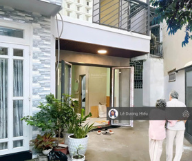 Bán nhà sát công viên Gia Định. Nhà mới tinh 2 phòng ngủ. Hẻm 4m trước nhà. Không hề bị qui hoạch