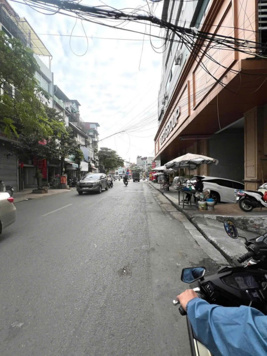 Nhà mặt phố Đê La Thành - 3 mặt thoáng - MT 5m, DT 75m2 - kinh doanh đỉnh cao-bán gấp hạ chào 2 tỷ