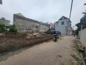 Bán 85m2 đất lô góc giáp TT Chúc Sơn, sổ đỏ chính chủ, ảnh thực tế