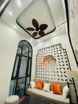 Siêu phẩm! Bán nhà Thạch Bàn, 40m2, 5 tầng. Nội thất cực vip, gần oto, nhận nhà ở luôn, nhỉnh 5 tỷ