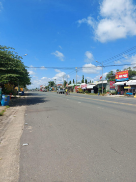 Bán gấp 2.500m2 giá 180 triệu/sổ, đường lớn sát KCN đường LG32m vào dân đông, gần trường, chợ, y tế