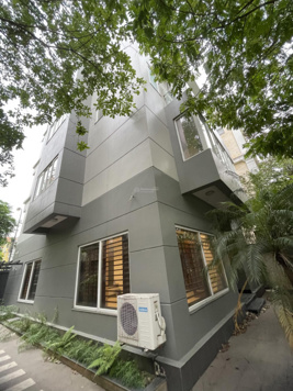 Cho thuê biệt thự khu Vườn Đào để ở, làm công ty. Biệt thự 6 phòng, có thang máy, nội thất xịn