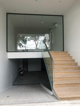 Cho thuê nhà mặt phố Đặng Tiến Đông vị trí vàng khu vực Đống Đa view hồ Hoàng Cầu, giá cực hiếm