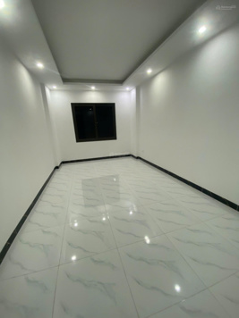 CỰC HOT. BÁN NHÀ PHỤNG CHÂU, ĐƯỜNG THÔNG 4M, Ô TÔ VÀO NHÀ, GẦN TRƯỜNG CẤP 2. DT 40M2x4T. GIÁ 2.7 TỶ