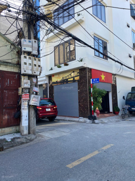 Bán 30m2 đất phố Kẻ Tạnh, phường Giang Biên, ô tô 7 chỗ thông, vị trí siêu đẹp, giá chỉ 5,75 tỷ