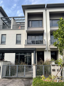 Big Townhouse Swan Park 1A, DT 6,3x17m. Call 0907 424 438