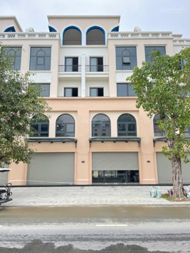 Siêu phẩm đầu tư hai mặt tiền đối diện chung cư chỉ 22 tỷ, 120m2. LH 0974 634 486