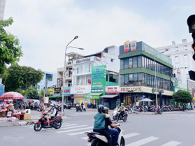 Bán gấp nhà mặt tiền Số 11 - 15C Thăng Long, P 4, Quận Tân Bình. DT: 8,2x24m - 5 tầng. Gần sân bay