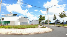 200m2 đối diện cổng chính sân bay Long Thành-Hương Lộ 12, gần vòng xoay 25C và trục T1, chỉ 2tỷ