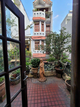 Bán Nhà Quận Phú Nhuận - Nguyễn Đình Chính - Như 1 căn biệt thự ngay trung tâm Sài Gòn. 15.5 tỷ TL